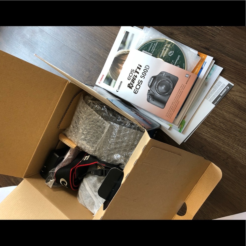 Sold  Canon Camera - Picture 4 of 6